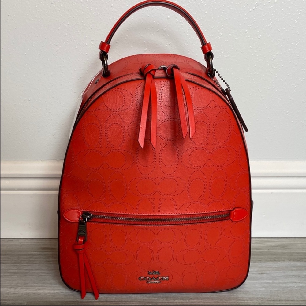 A medium backpack - Picture 2 of 11
